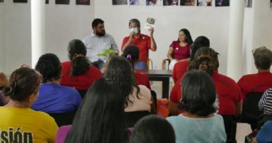 Presentan libro “Febreros y Abriles” en la Filven de Barinas