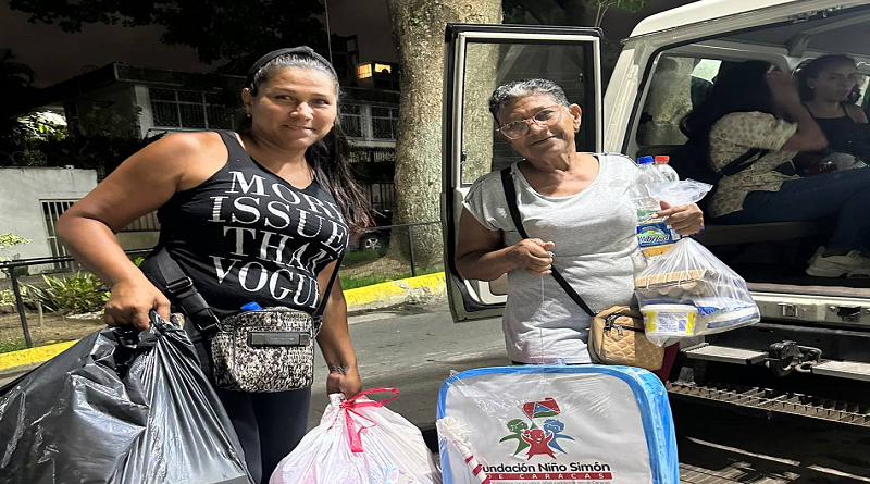 Entregan piñatas a comunidades para celebración del Día del Niño en Caracas