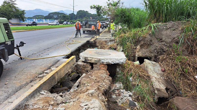 Reparan socavación en la avenida Universidad de Maracay