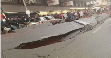 Explosión de gas abre enormes grietas en calle de Johannesburgo