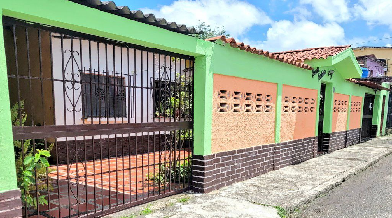 Entregan 100 viviendas renovadas a familias de Mamporal en Miranda
