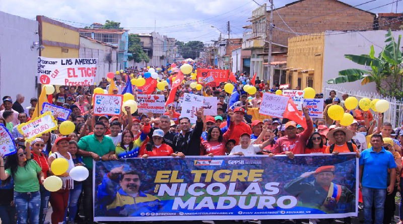 Pueblo patriota demuestra alegría y pasión por la patria en movilizaciones