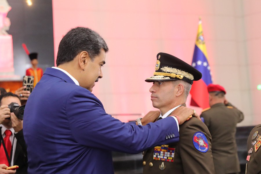 Presidente Maduro asciende a generales y almirantes de la FANB