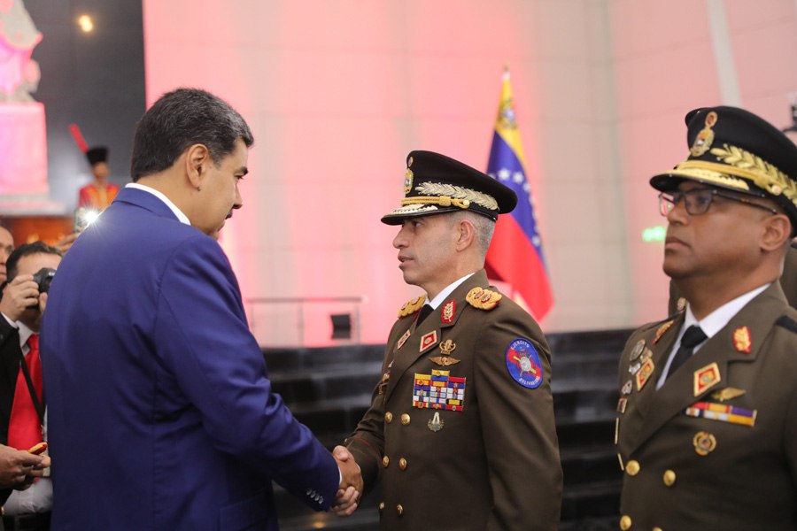 Presidente Maduro asciende a generales y almirantes de la FANB