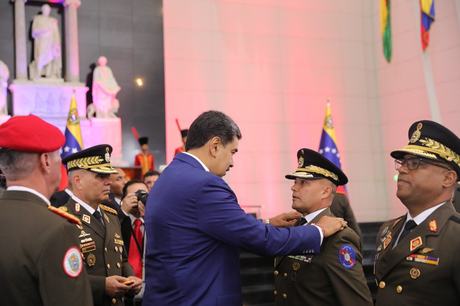 Presidente Maduro asciende a generales y almirantes de la FANB
