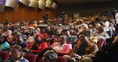 Poetas del mundo engalanan con sus prosas a Caracas