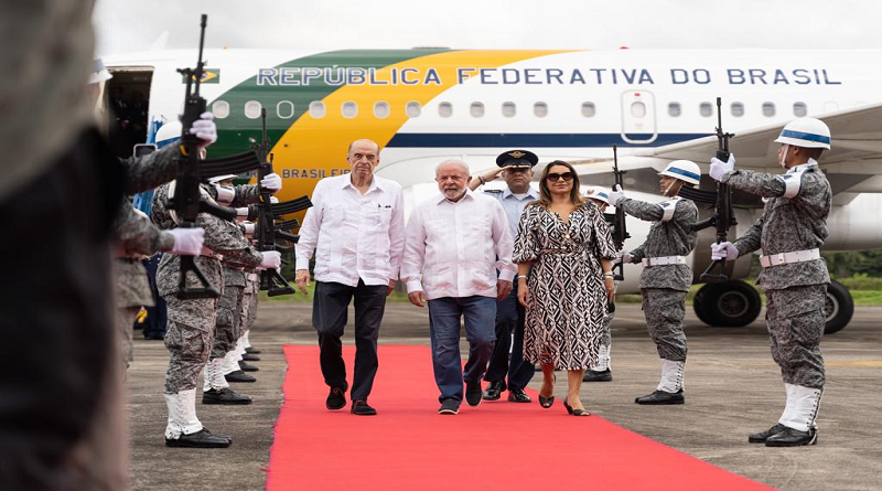 Presidente Lula da Silva arriba a Colombia para cita amazónica