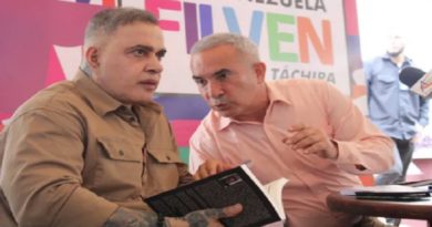 Presentan libro “Hoguera de una adolescencia intemporal” en la Filven Táchira