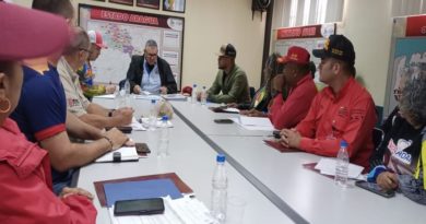 Ministro Telleria supervisa y coordina distribución de alimentos en Aragua