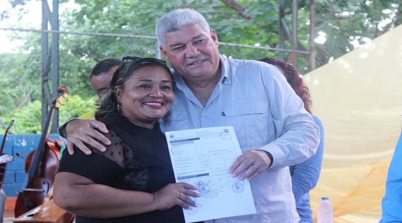 Entregados 150 títulos de propiedad de tierras a familias en Apure