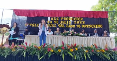 Más de 200 bachilleres reciben sus títulos y Canaimitas en Mérida