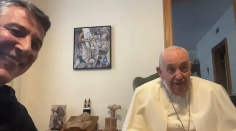 Francisco es el primer papa de la historia en hacer un "directo" de Facebook