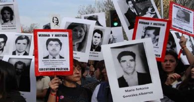 Chilenos piden justicia para víctimas de la dictadura
