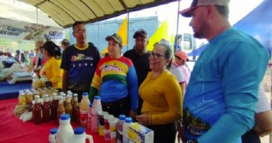 Familias de Lara son favorecidas con despliegue de Feria del Campo Soberano