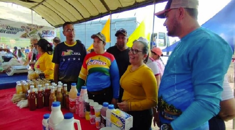 Familias de Lara son favorecidas con despliegue de Feria del Campo Soberano