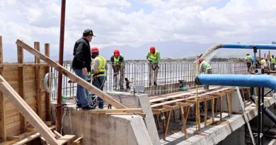 Inspeccionan trabajos de rehabilitación del terraplén del lago Los Tacarigua