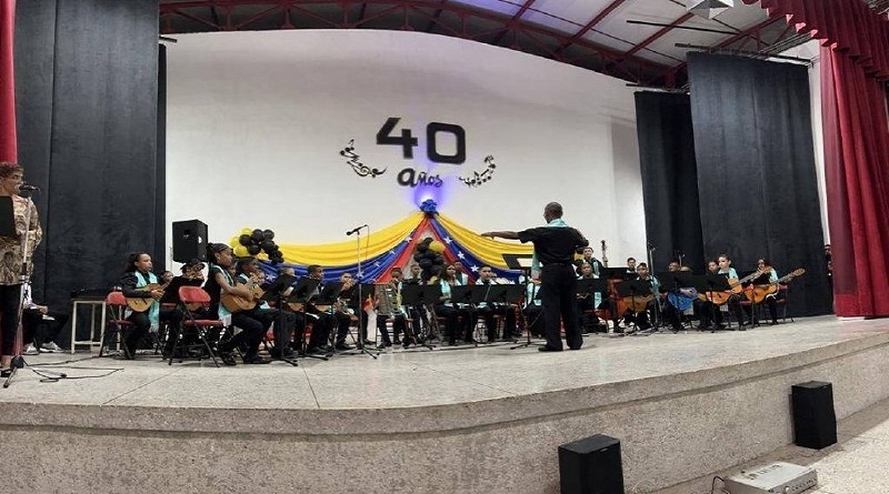 Conmemoran 40 años de Estudiantina y Coral Infantil «Víctor Sosa» en Miranda