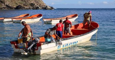 Entregan microfinanciamientos a pescadores del estado Sucre