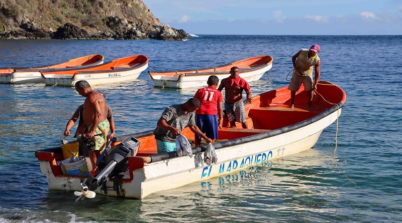 Entregan microfinanciamientos a pescadores del estado Sucre
