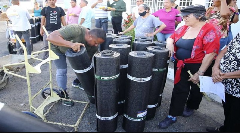 Atienden a familias de Monagas con impermeabilización de techos