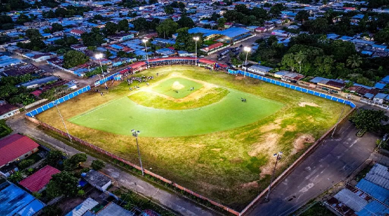 Estrenan nuevo sistema eléctrico y alumbrado en estadio "Rigoberto Salazar"