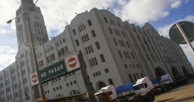 Aduaneros uruguayos detienen comercio exterior y exigen pago de prestaciones laborales