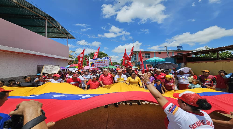 Pueblo demuestra patriotismo y apoyo al presidente Nicolás Maduro