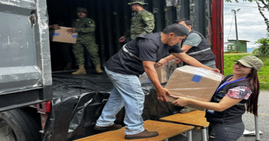 Distribuyen paquetes electorales para Comicios Anticipados 2023 en Ecuador