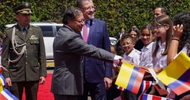 Presidente Petro llega a Costa Rica e insta a política común sobre migración