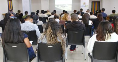 Proyectan documental “Proteger el Bosque en la Crisis Climática” en sede del Minec