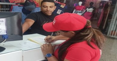 Funcionarios tributarios atienden dos mil 713 contribuyentes en Julio