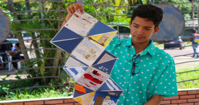 Realizan taller de ilustración de libros tridimensionales en Filven Amazonas