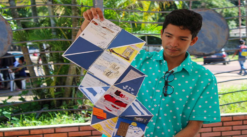 Realizan taller de ilustración de libros tridimensionales en Filven Amazonas