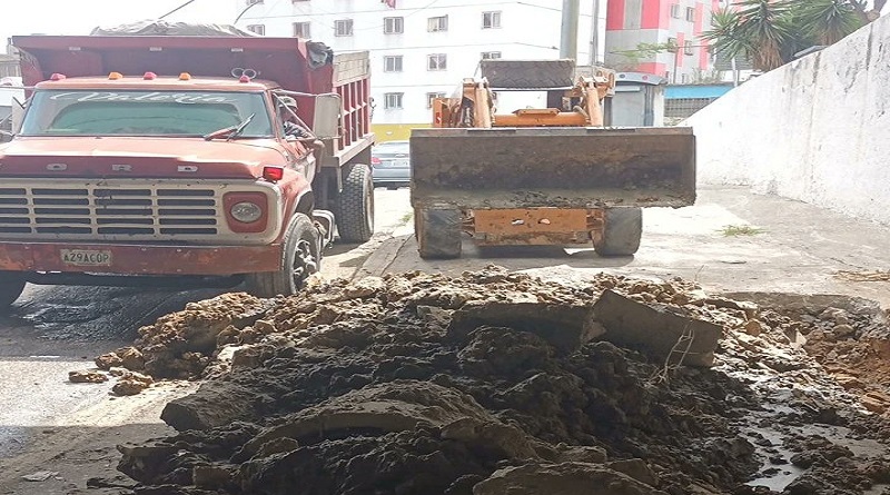 Realizan trabajos de rehabilitación de servicios públicos en parroquias de Caracas