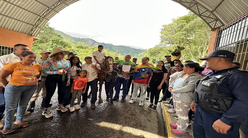 Ministro Ali Padrón recibe ficha de Ruta Turística Caripe y sus Encantos