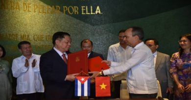 Cuba y Vietnam establecen relaciones de cooperación en materia política