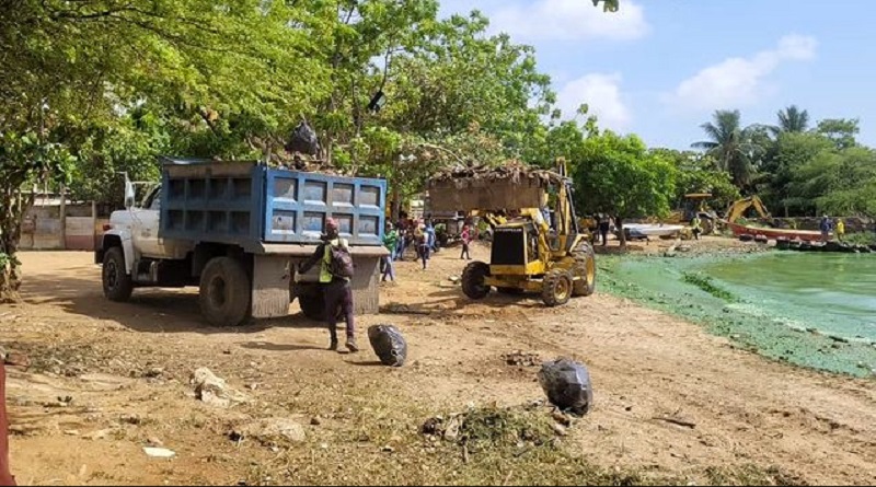 Continúa saneamiento en orillas del lago de Maracaibo