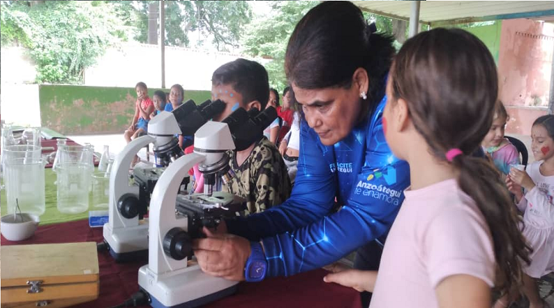Estudiantes aprenden de biología en municipio Sotillo de Anzoátegui