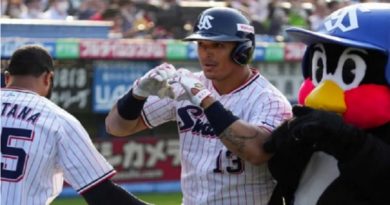 José Osuna conecta jonrón 16 en la liga de béisbol japonés