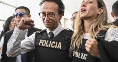 Tramitan candidatura del periodista Christian Zurita para elecciones presidenciales de Ecuador