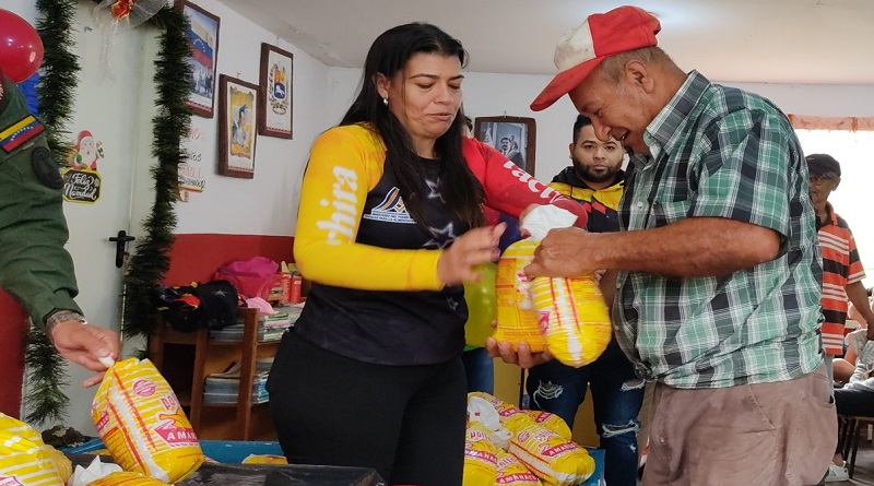 Feria del Campo Soberano atiende Base Misiones Manuelita Sáenz de San Cristóbal