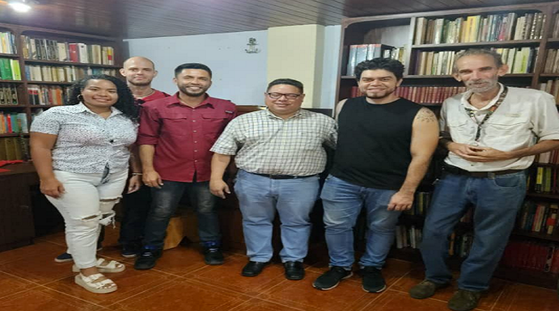 Biblioteca Nacional recibe en donación libros pertenecientes a Earle Herrera y Asalia Venegas