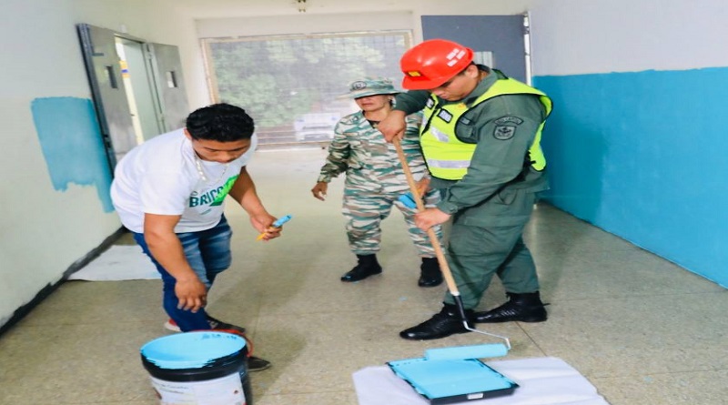 Bricomiles atienden rehabilitación de UENB José Antonio González del Paraíso