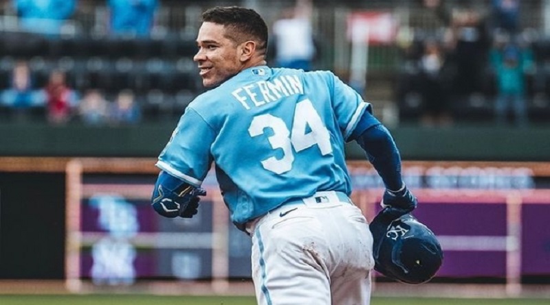 Freddy Fermín despacha su noveno jonrón de la temporada