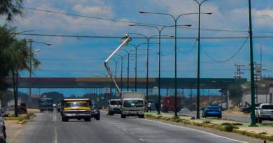Realizan trabajos de iluminación y embellecimiento del Distribuidor San Francisco en Lara