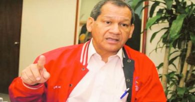 Jefe de Estado lamenta fallecimiento de Luis Acuña