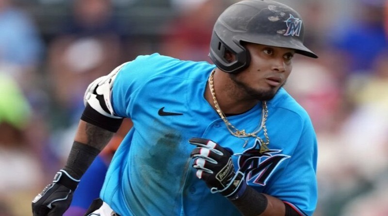Luis Arráez triplica en triunfo de Miami