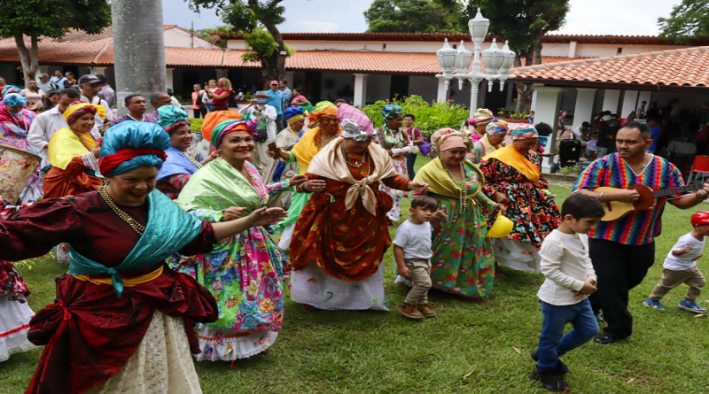EN FOTOS: Madamas celebran centenario de Isidora Agnes en Caracas