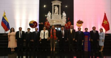 Consejo de Asuntos Étnicos de Vietnam rinde homenaje a El Libertador
