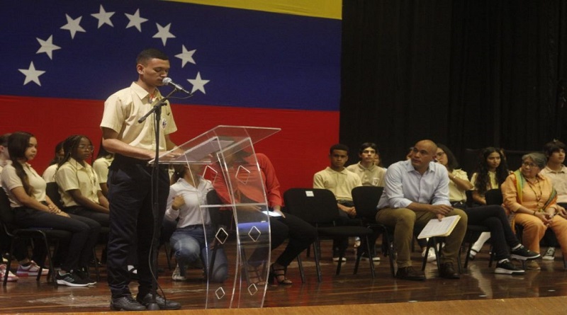 Reconocen a Bachilleres del estado Miranda con mejores promedios